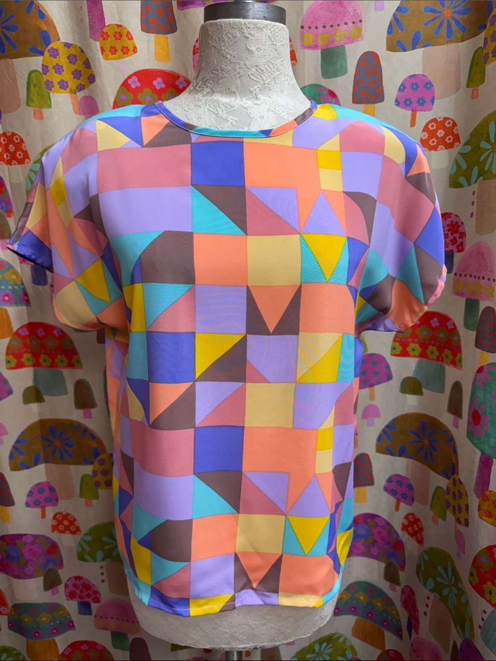 Diversity Geometric Print S/S Blouse. MP